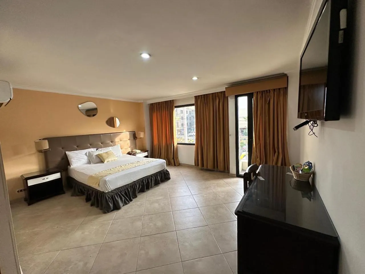 **  Hotel Prince Plaza Medellin Colombia