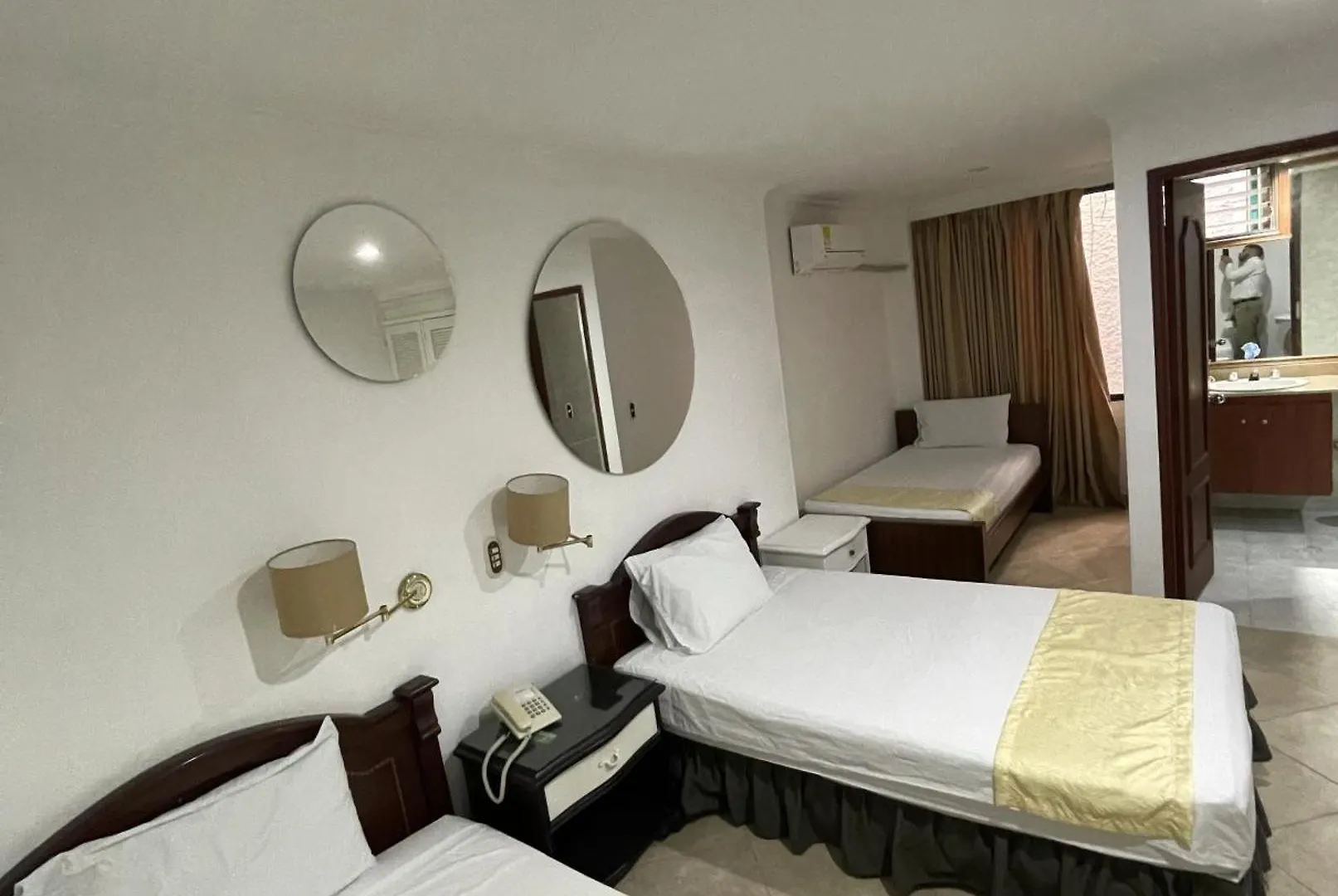 Hotel Prince Plaza Medellin 2*,  Colombia